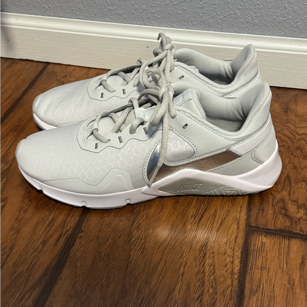 Nike Legend Essential 2 Women’s Training Shoes Photon Dust Size 8.5